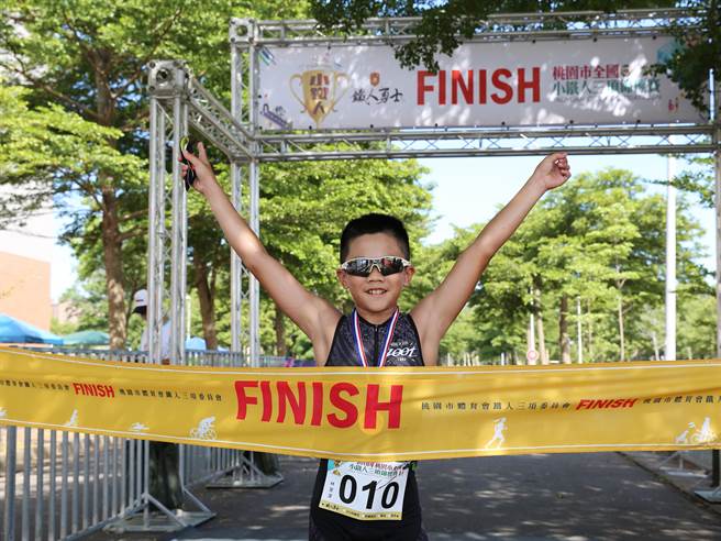 桃园市全国小铁人三项锦标赛因疫情停办2年，今年首度于新屋区多功能运动中心举办，图为2018年赛事。（桃园市体育总会铁人三项委员会提供／蔡明亘桃园传真）