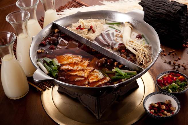 無老鍋搶搭畢業季，即起至30日滿額享鮑魚及梅花豬肉6折加購優惠。（無老鍋提供）