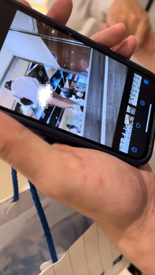 正妹2个月前在逛街时遭偷拍，当下也抓到涉嫌偷拍男报警提告，如今收到法院传票要开和解庭，却让她困扰是否要放过对方。（翻摄自Dcard）