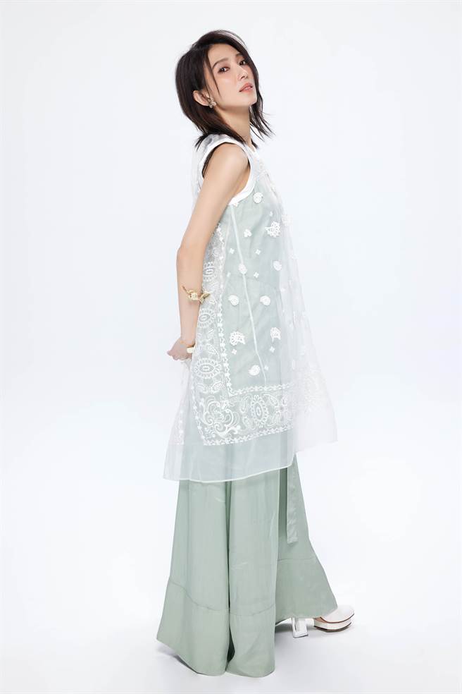 戴佩妮將推出新專輯，傳遞正能量，送上鼓勵加油打氣。（妮樂佛x仁仁娛樂提供）