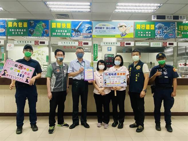 藉由巡迴宣讲，盼达到警银联手出击、诈骗无所遁形的功效。（大园分局提供／蔡明亘桃园传真）
