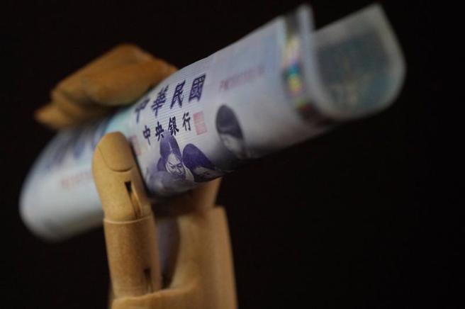 中央银行16日举行第2季理监事联席会议，宣布调升政策利率半码（0.125个百分点），利率连2升，17日起实施。（图/ 中央社）