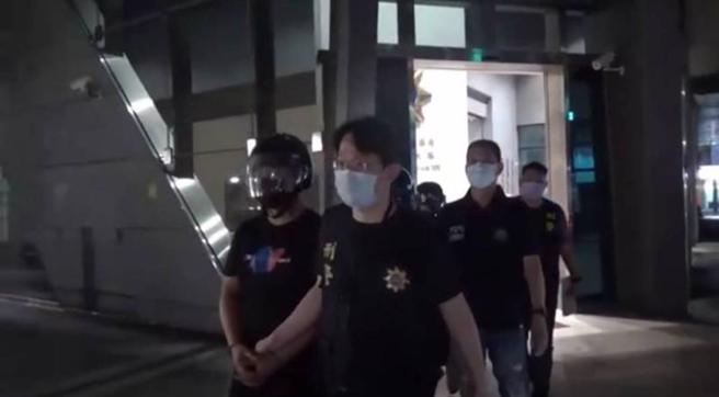 台北市万华区某开发公司4月遭人枪击，警循线追查发现疑为因债务纠纷而引发的多起重大刑案，经长期侦搜15日兵分多路至双北、桃园、宜兰、云林等地，逮捕背后操控的南兴街吴姓角头等11嫌，询后将送北检复讯。（图/ 中央社）