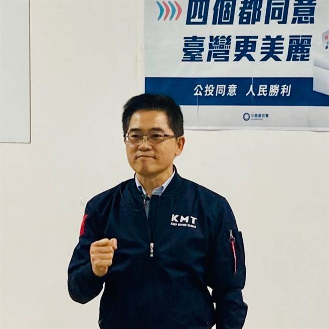 国民党年底高雄市长选举提名陷混乱，周二传出党内民调智库执行长柯志恩支持度领先，引爆有意争取提名的孙文学校校长张亚中阵营不满，痛斥假民调。国民党秘书长黄健庭晚间表示，媒体报导的民调内容并非党中央流出，亦无从判断是否为党所做民调，外界实无必要以此大做文章。（截自黄健庭脸书）