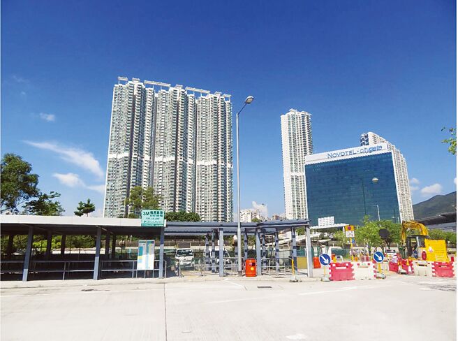 香港机场快线和地铁串联的东涌新市镇开发。