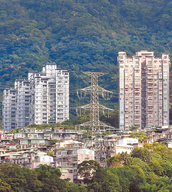 国际燃煤、燃气价格大涨，推升电价调涨压力，经济部将于6月底前召开电价审议会决定是否调价。（本报资料照片）