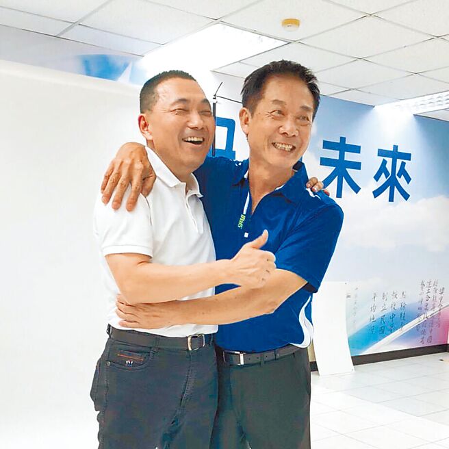 國民黨徵召水上鄉民眾服務社理事長陳德榮（右）捲土重來參選水上鄉長，與綠營林緗亭藍綠對決。（取自陳德榮臉書／張亦惠嘉縣傳真）