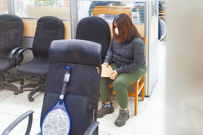 高雄市保七总队刘姓警员疑似酒后与妻子发生口角，刘妻一气之下持菜刀刺向刘男，导致刘男大腿股动脉破裂，血流不止送医不治，高雄地院依伤害致死罪判刘妻8年6月徒刑，可上诉。（本报资料照片）