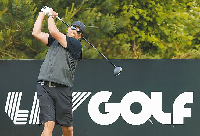 米克森上周参加LIV赛事，本周又角逐PGA主办的美国公开赛，遭致外界批评。（美联社）