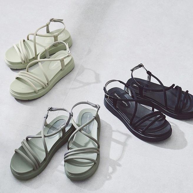 京站的ORiental Traffic潮流繫帶厚底運動涼鞋，原價4680元，特價 2380元。（京站提供）