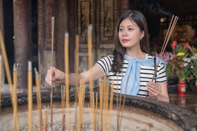 6月18日午时11～13点为「蝴蝶双飞」特殊的造命大八字格局，非常适合转运、开运、祈福。（示意图／shutterstock）