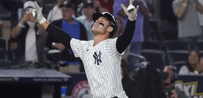 雷佐9局下戏剧性挥出再见全垒打(美联社)