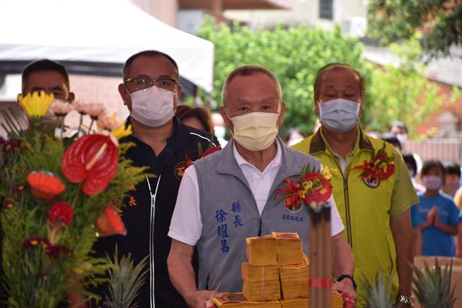 苗栗县长徐耀昌主持成功国小老旧校舍拆除改建工程动土典礼。（谢明俊摄）