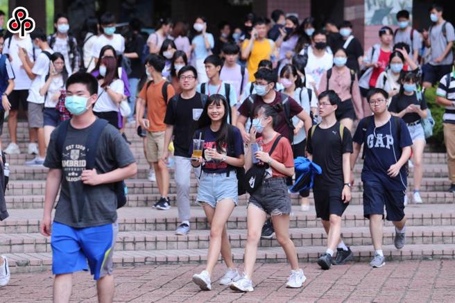 教育部今（17日）表示，今年7月大学分科测验将开放确诊考生应试，各县市增设独立考场，不会和一般考生混考。（示意图／资料照）