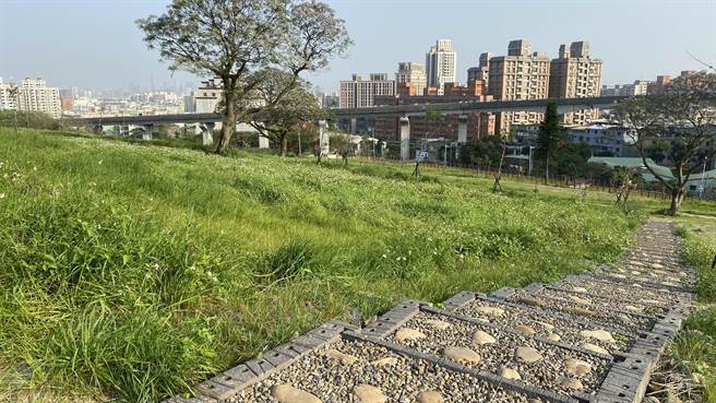 新北市新庄殡葬需求逐年增加，市议员黄林玲玲呼吁市府儘速辟建第二纳骨塔。殡葬处表示，目前依民代的建议，已针对第一公墓评估适合的地点，后续将与地方沟通设置可能性。（殡葬处提供）