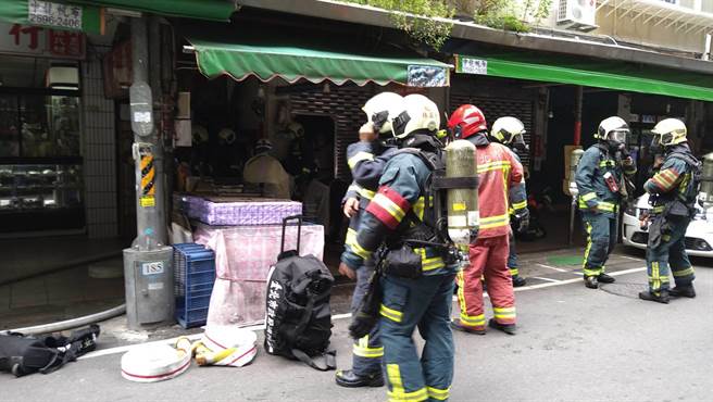 北市延平北路民宅火警，现场火势已扑灭。（陈鸿伟翻摄）
