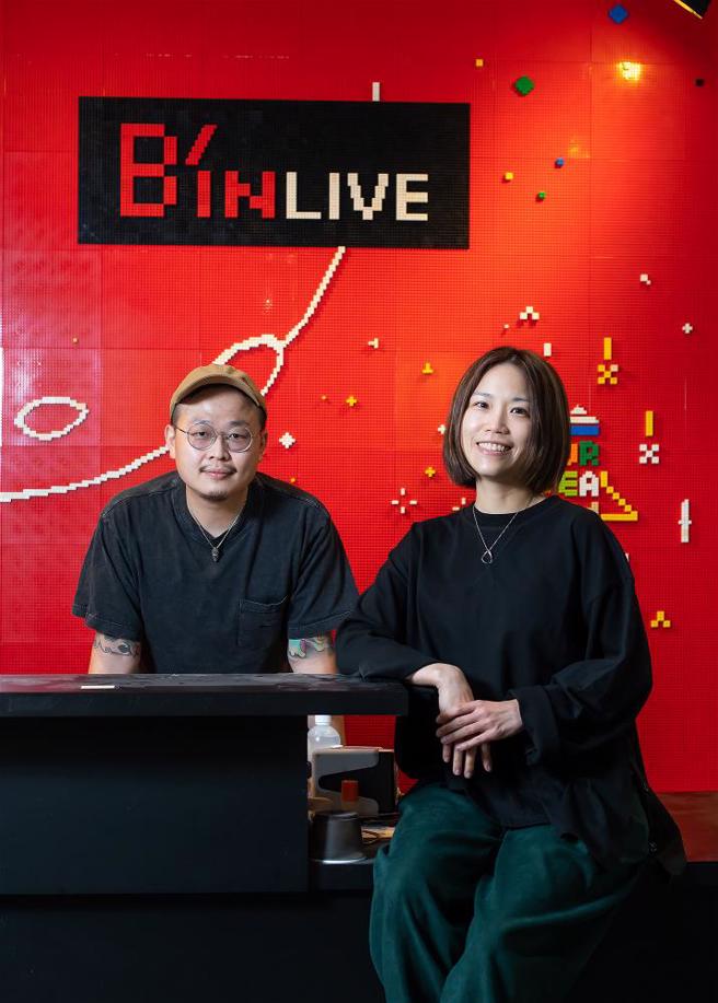 面对分眾时代，积极探索各样可能性的「必应创造」团队。左：技术总监谭明文，右：创意总监吴育璇。