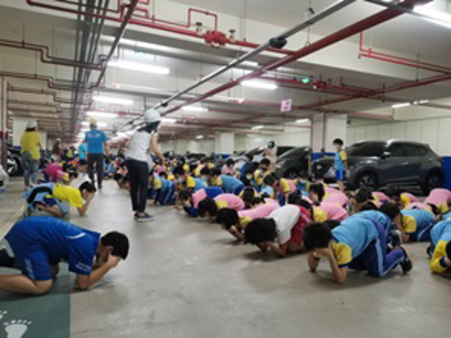 永建国小防空疏散避难演练。(图/台北市教育局提供)