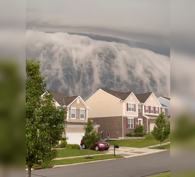 美國俄州辛辛那堤的天空出現猶如「海嘯」般的奇景。（圖片翻攝自《Reddit》）