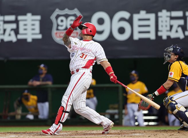 味全龍林智勝相隔74天敲出生涯第292轟。（味全龍提供）