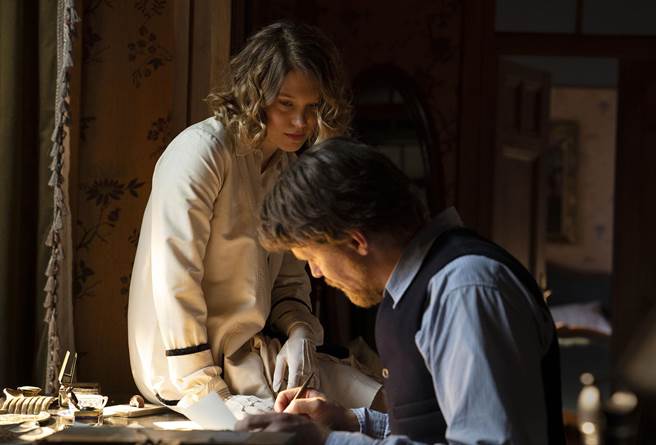 《忌妒的蓝图》找来吉斯纳贝和蕾雅瑟杜主演。（可乐电影提供）