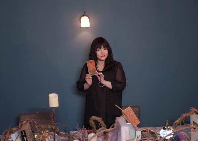 唐綺陽今出席記者會，看起來瘦了許多。（寬宏藝術提供）