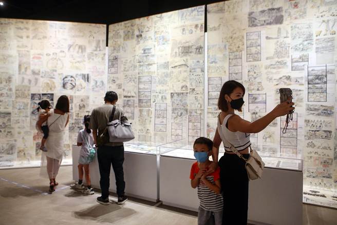 自2019 年于日本巡迴，并将于 2022 年暑假首次移师海外，唯一一站就在台北展出。展件高达 2000 件。（邓博仁摄）