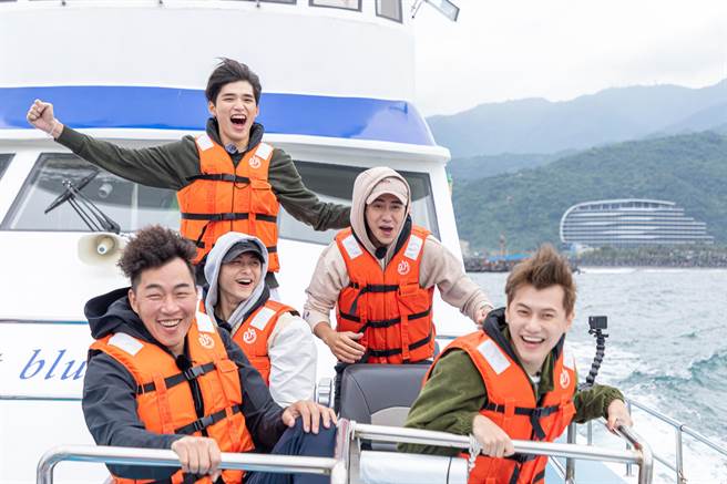 郭泓志（左起）、王子、王品澔（后）、潘君仑、毛弟。（台视、好看娱乐提供）