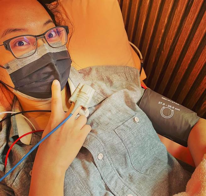 趙小僑預產期將至，分享最後1次在肚皮上紮針。（摘自趙小僑臉書）