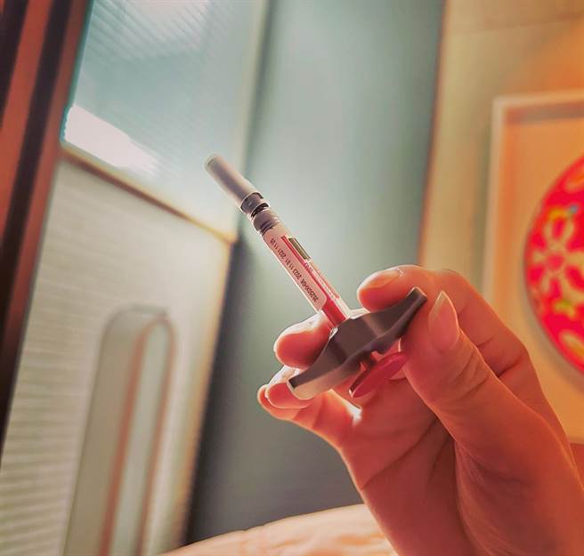 趙小僑孕期辛苦，自曝打了168瓶免疫球蛋白。（摘自趙小僑臉書）