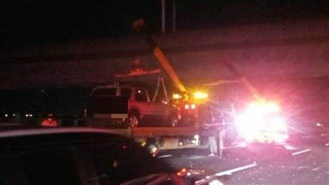 國道3號彰化快官路段17日晚間發生5車追撞車禍。（民眾提供／吳敏菁彰化傳真）