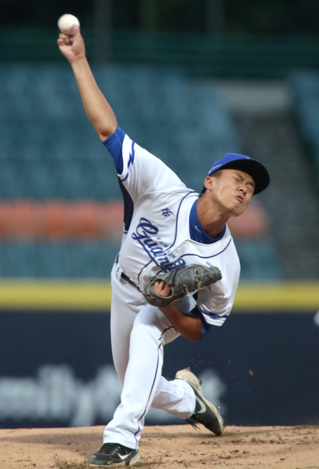 富邦悍将游霆崴。（郑任南摄）