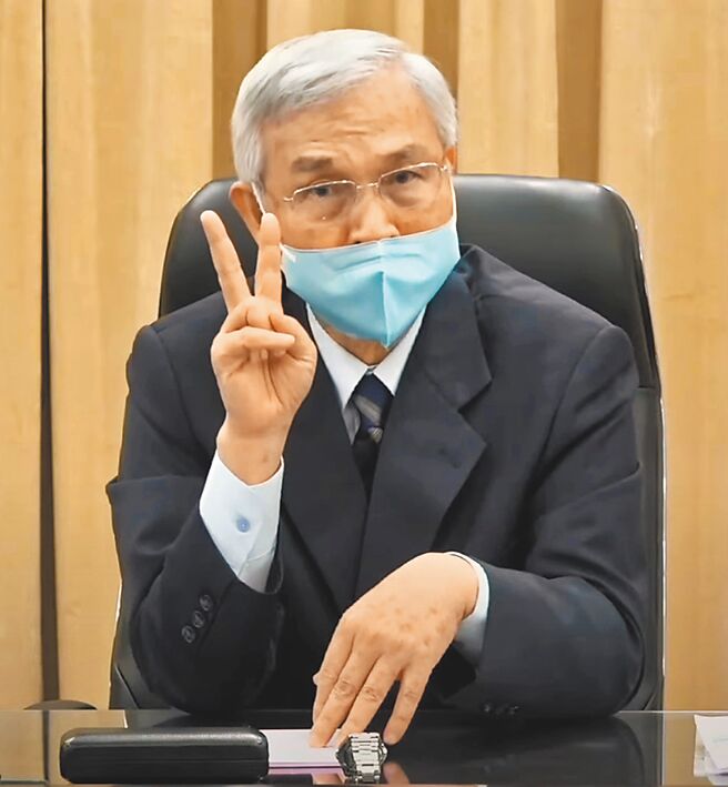 就在美国联准会主席鲍尔15日宣布升息3码不到12小时，央行总裁杨金龙（见图）16日宣布升息半码。（摘自视讯直播）