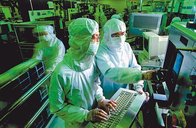 维繫半导体、电动车关键地位，经济部昨预告《产业创新条例》修正草案给研发与设备两大租税优惠。（台积电提供）