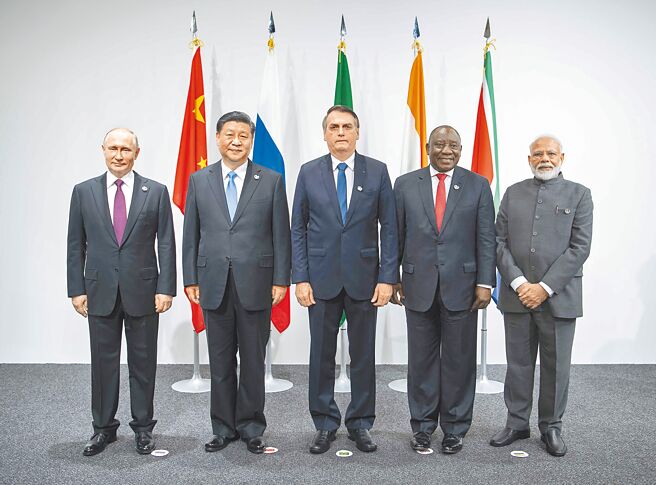 第12次金砖国家安全事务高级代表会议15日线上召开，会议一致同意，共同推动国际反恐合作和网路安全合作相关计画和路线图。图为2019年6月，金砖国家领导人会晤在大阪举行。（新华社）