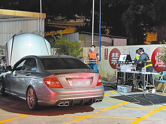 台中市警察局每个月执行「环、警、监联合稽查」计6至8场次，自6月起将增至约14场次稽查，加倍强度抓改装车。（台中市警察局提供／张妍溱台中传真）