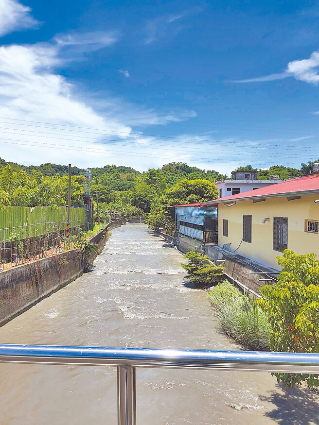 台电高屏发电厂表示，电厂依旧有取水经排砂道供给狮头圳用水，并非全圳无法供水，圳后供水就由农水署竹仔门工作站负责分配处理。（台电高屏发电厂提供／林雅惠高雄传真）