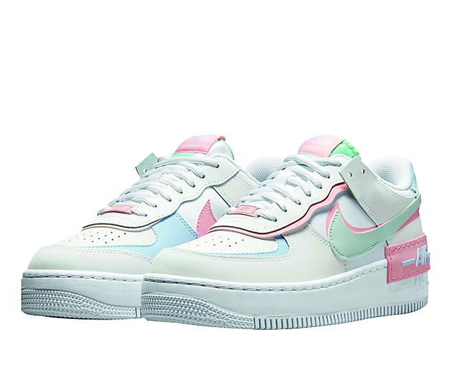 统一时代百货台北店的NIKE女款AF1 SHADOW休閒鞋，推荐价4000元。（统一时代百货台北店提供）