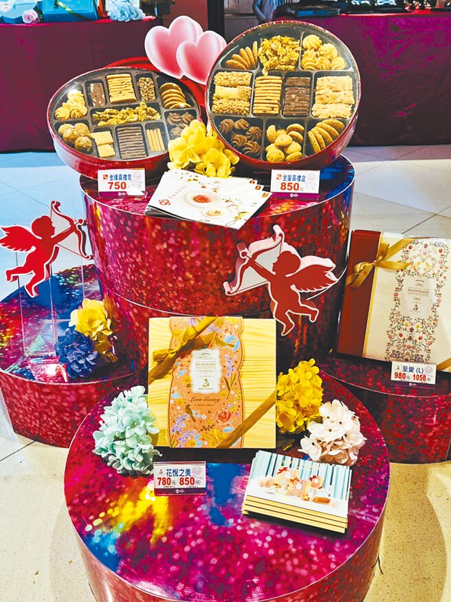 中坜SOGO婚礼囍市集推出手工喜饼免费试吃。（中坜SOGO提供）