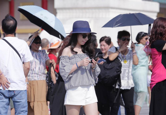 今天气晴朗稳定，高温上看37度。下周高压接管，一天比一天热。（资料照）