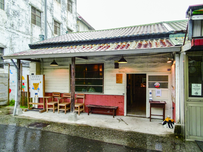 「豆花儿」活化老屋空间，也留下了新城长大的孩子，为他们创造就业机会。（图/ 花莲趣）