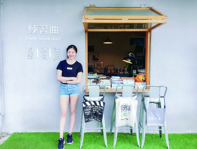 练习曲书店简洁的文青风格，怎么拍都好看。（图/ 花莲趣）