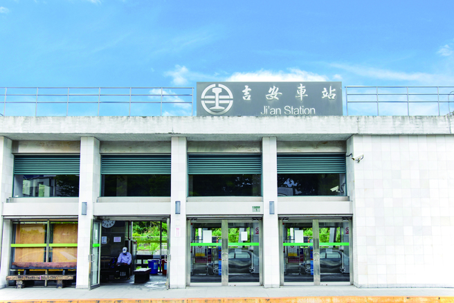 吉安车站旧称吉野驿，改建后的东拓标准型站体空间是吉安乡的新门面。（图/ 花莲趣）