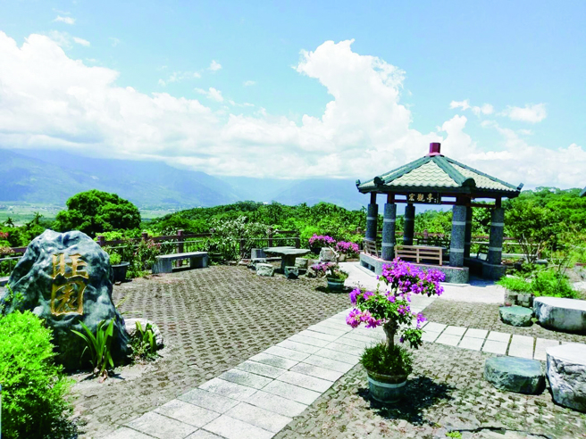 阿旺坡生态园区经过40年营造，累积种下700多种花草植物， 环境优美，可远眺凤林六阶鼻、凤炉嘴等景点。（图/ 花莲趣）