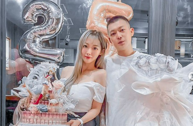 网红凤梨与夜店DJ女友欧菈感情稳定。(dj__ola IG)