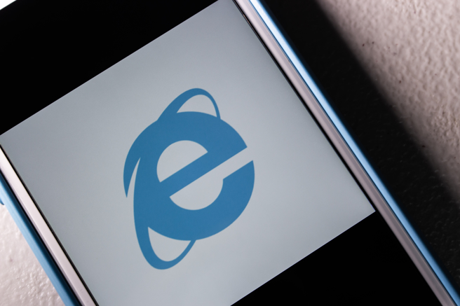 IE浏览器问世27年正式终止服务，韩国一名工程师近日替IE建造「坟墓」，照片曝光引发讨论。(示意图/达志影像)