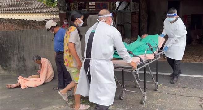 目前已經有很多善心人士湧入，包括北、中、南，甚至是離島澎湖都有。（本報資料照片）