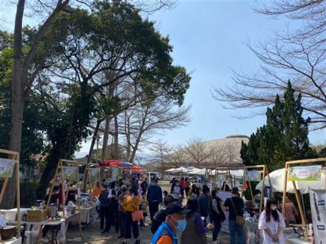 不靠海市集集结县内农村产品与美食，今明两天在中兴新村登场。（不靠海市集提供）