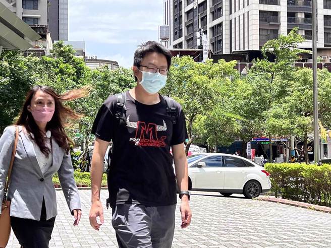 恩恩案持续延烧。图为恩恩爸。（资料照 李奇叡摄）