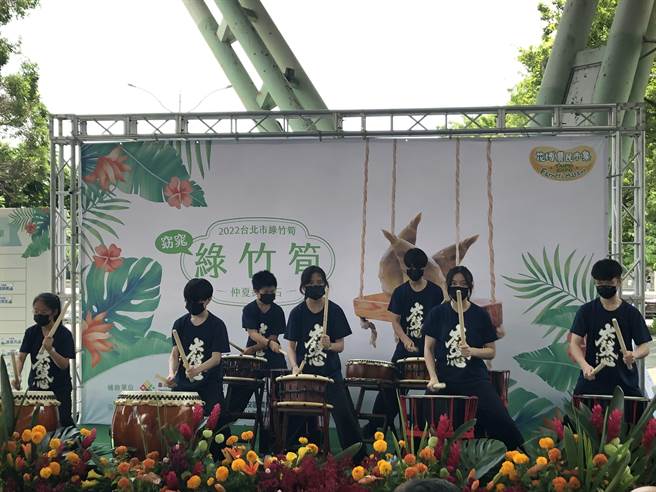 第四届「台北市绿竹笋品质评鑑比赛」颁奖典礼，活动开幕邀乐波太鼓来表演，炒热气氛。（张芷瑜摄）